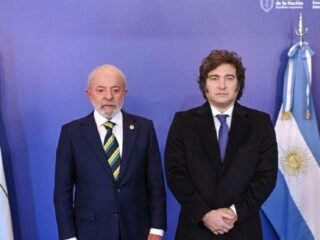 A días de las elecciones, Javier Milei volvió a tildar de “ladrón” a Lula da Silva y apoyó a Flávio Bolsonaro