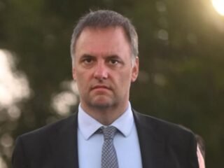 Los puntos más inverosímiles de la defensa de Adorni, más allá de los bitcoins que investiga la fiscalía
