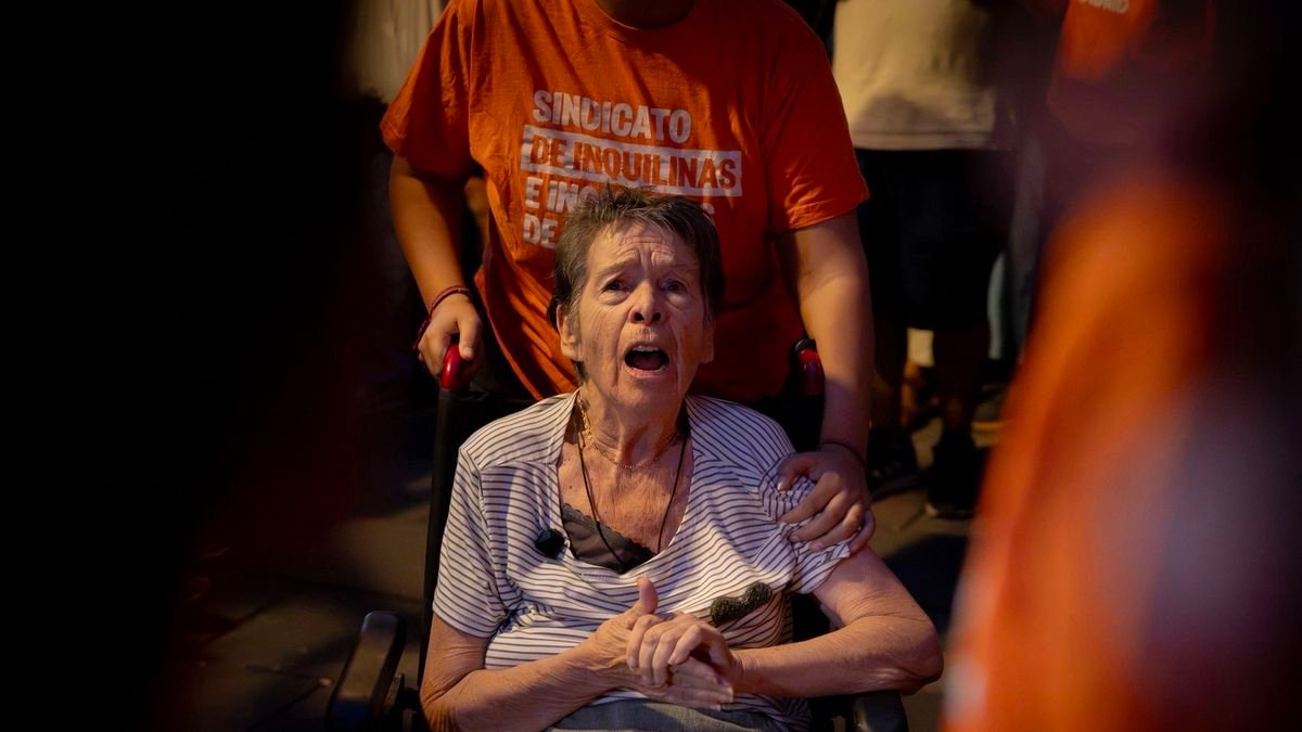 Caso Maricarmen: la jubilada de 87 años que fue desalojada en Madrid podrá volver a su departamento