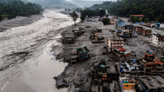 Inundaciones en Nepal: ya hay más de 1.400 muertos, 5.700 desaparecidos y siguen las tareas de rescate