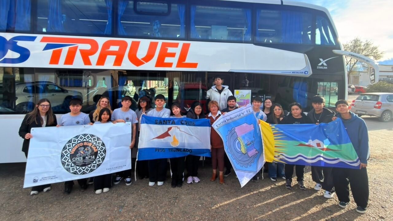 Estudiantes de Santa Cruz participan en la Copa Robótica Educabot 2026