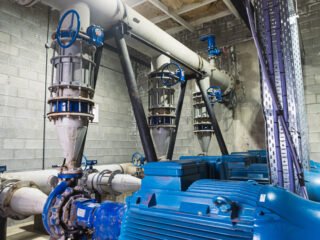 El Gobierno continúa con la ampliación de la Planta de Ósmosis inversa para mejorar el abastecimiento de agua en Caleta Olivia