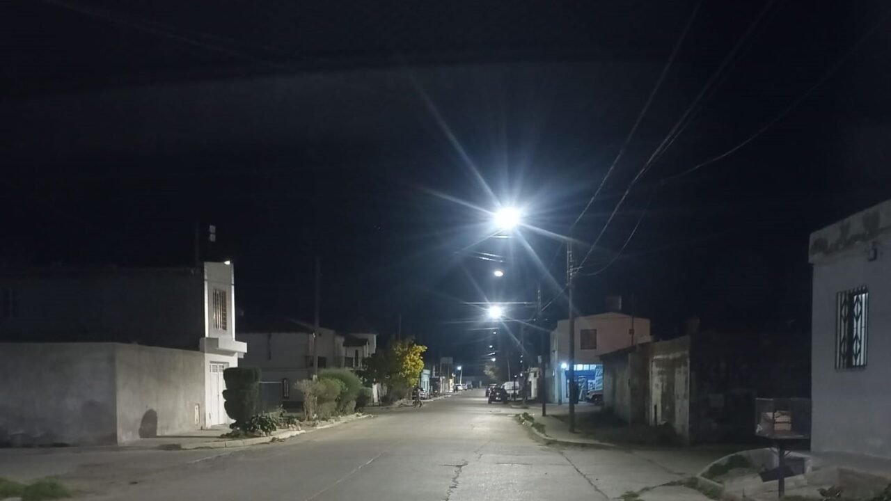 Servicios Públicos avanza con obras de alumbrado público