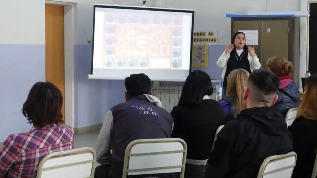 Llevan adelante charla de sensibilización sobre personas sordas e hipoacúsicas en Río Gallegos