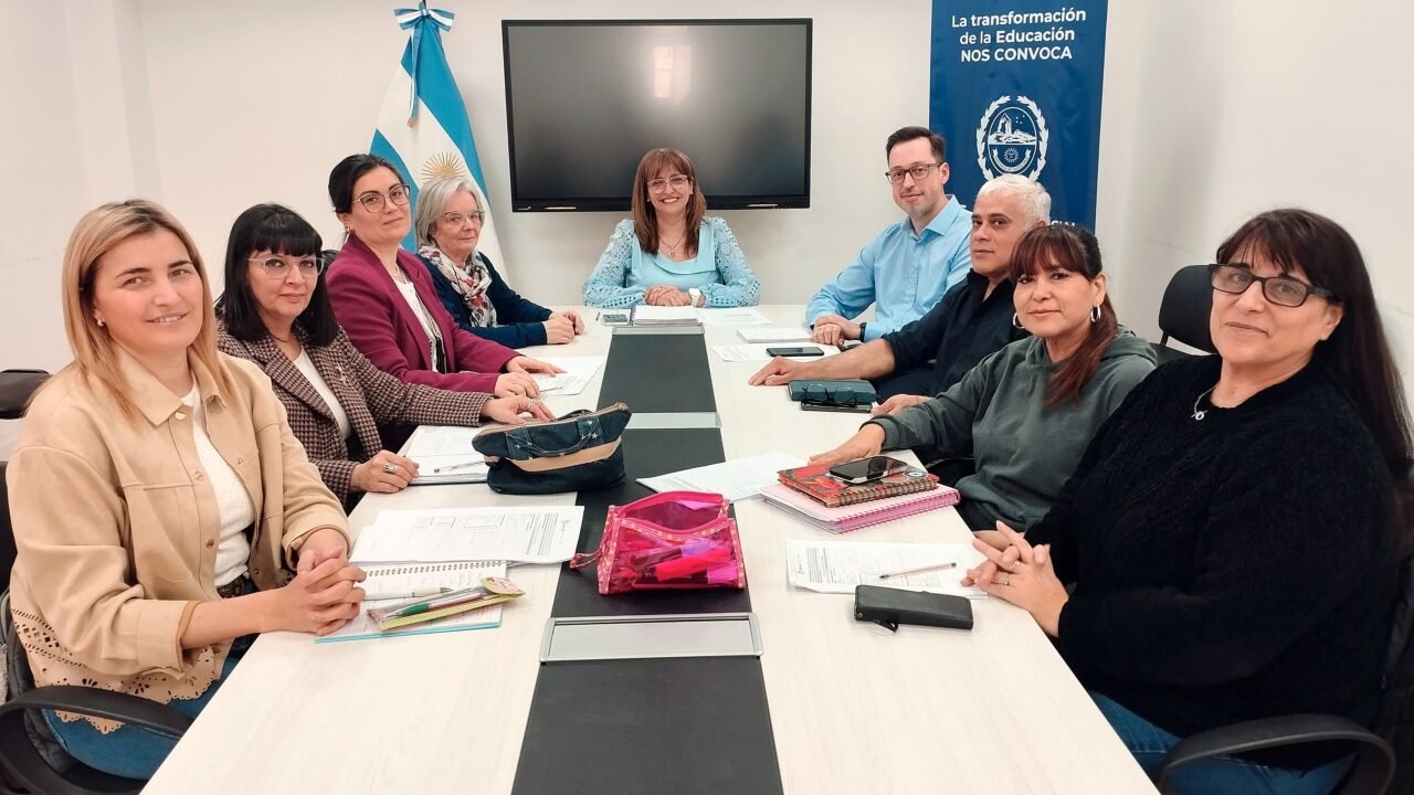 Salud y Educación coordinan la implementación de la nueva Ficha de Salud Escolar para el ciclo 2027