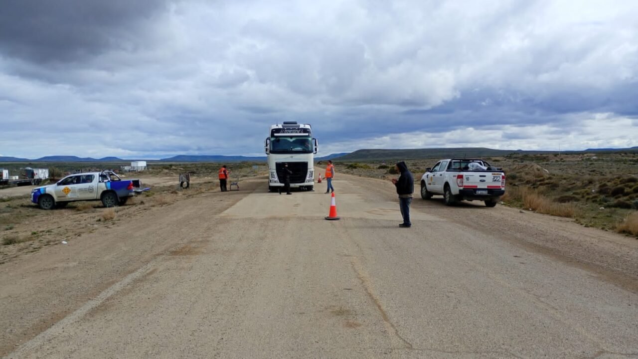 Vialidad Provincial llevó a cabo trabajos en RP 43 y controla equipos pesados en RP 25