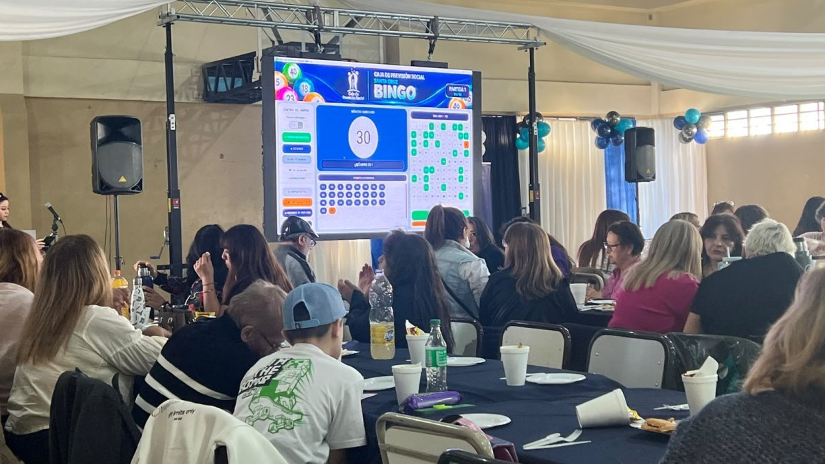 Más de 300 jubilados participaron del Mate Bingo de la CPS
