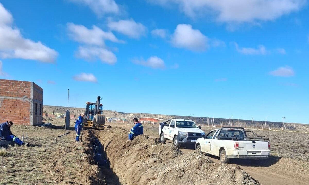 Servicios Públicos amplía la red de agua potable en Piedra Buena