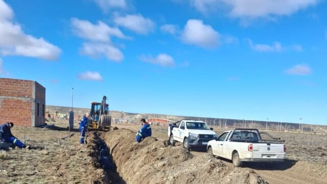 Servicios Públicos amplía la red de agua potable en Piedra Buena