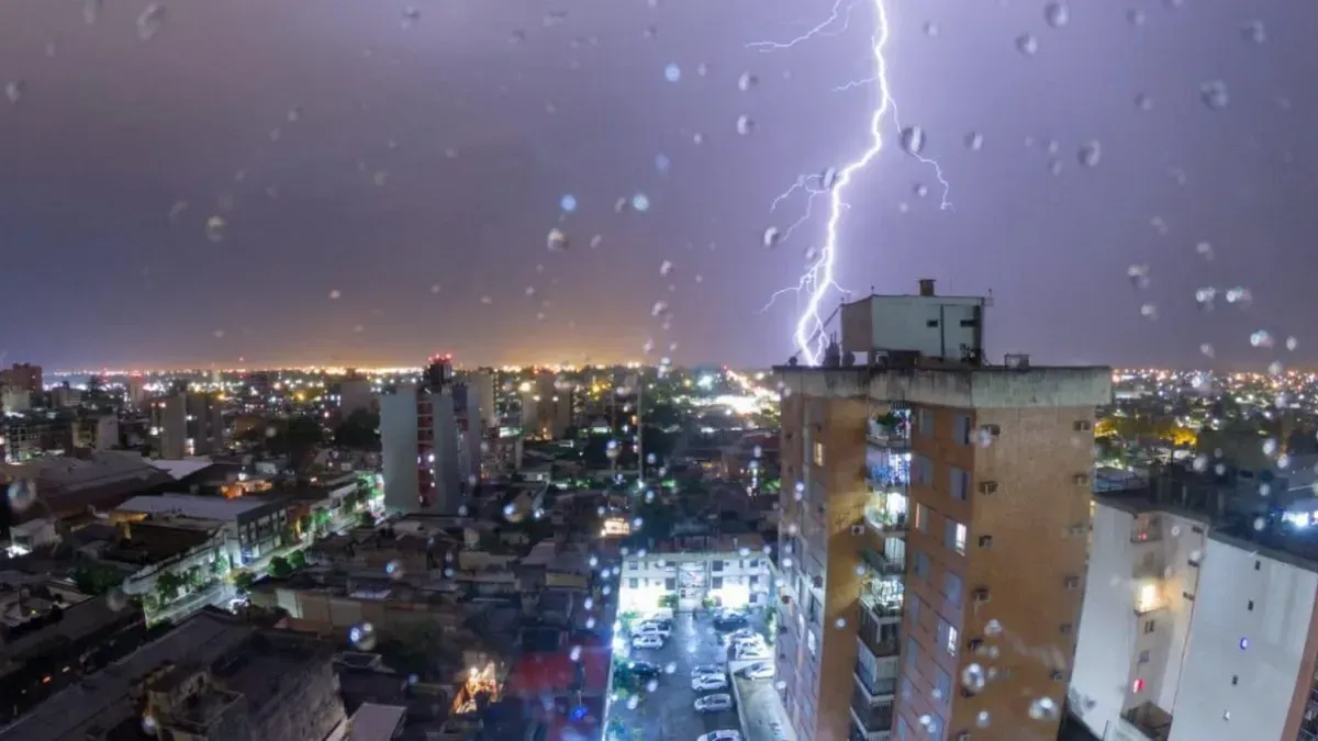 ¡Llegó la primavera! Suben las temperaturas, pero rige una alerta roja por lluvia para varias localidades