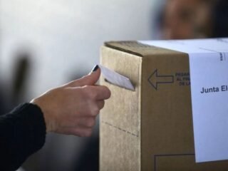 Encuesta: el peronismo se beneficia en un escenario de polarización y podría ganarle a Milei