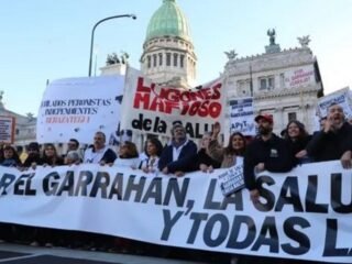 Vence la Emergencia en Salud Pediátrica y las protestas vuelven a tomar fuerza en el Congreso
