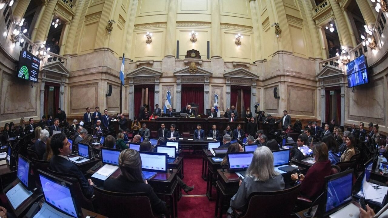 LLA encontró las firmas para la reforma de Salud Mental y planifica una sesión para el 28 en el Senado