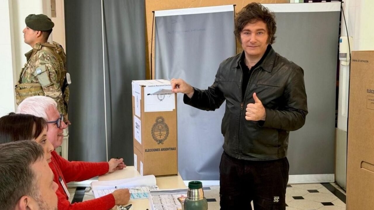 Milei patea la suspensión de las PASO para diciembre y puja con los gobernadores por una nueva Corte Suprema