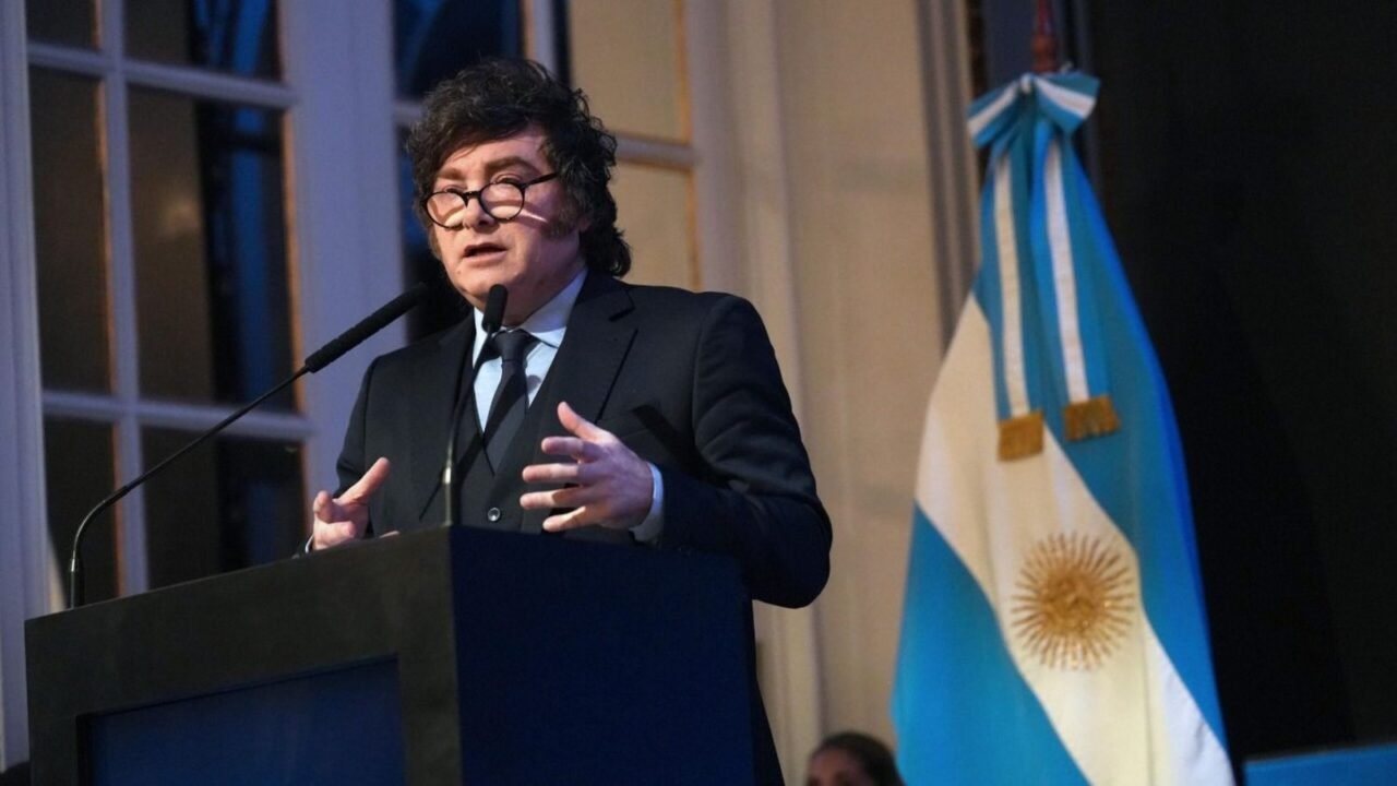 Milei negocia para suspender las PASO y espera la llegada del Papa
