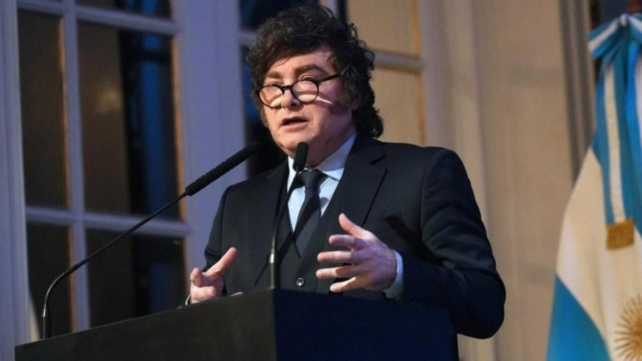 Tras la victoria de Lula en Brasil, Javier Milei reúne a su gabinete