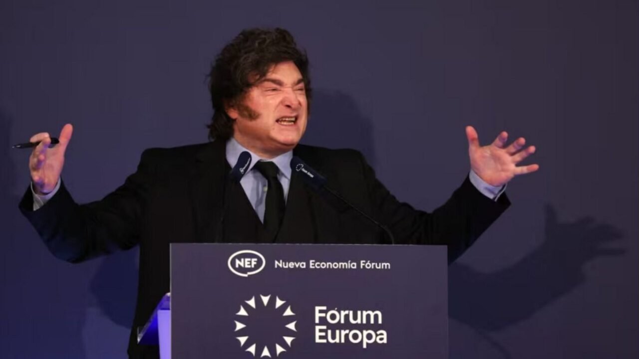 Gritos, insultos y «resta votos»: el fallido paso de Milei por España