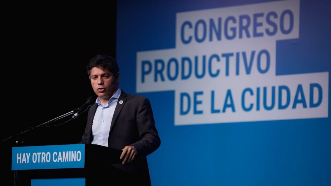 “Hay que cambiar el rumbo del país”: Kicillof desembarcó en la ciudad de Buenos Aires y llamó a construir una alternativa para el 2027