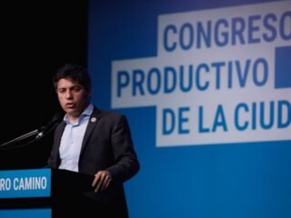 “Hay que cambiar el rumbo del país”: Kicillof desembarcó en la ciudad de Buenos Aires y llamó a construir una alternativa para el 2027