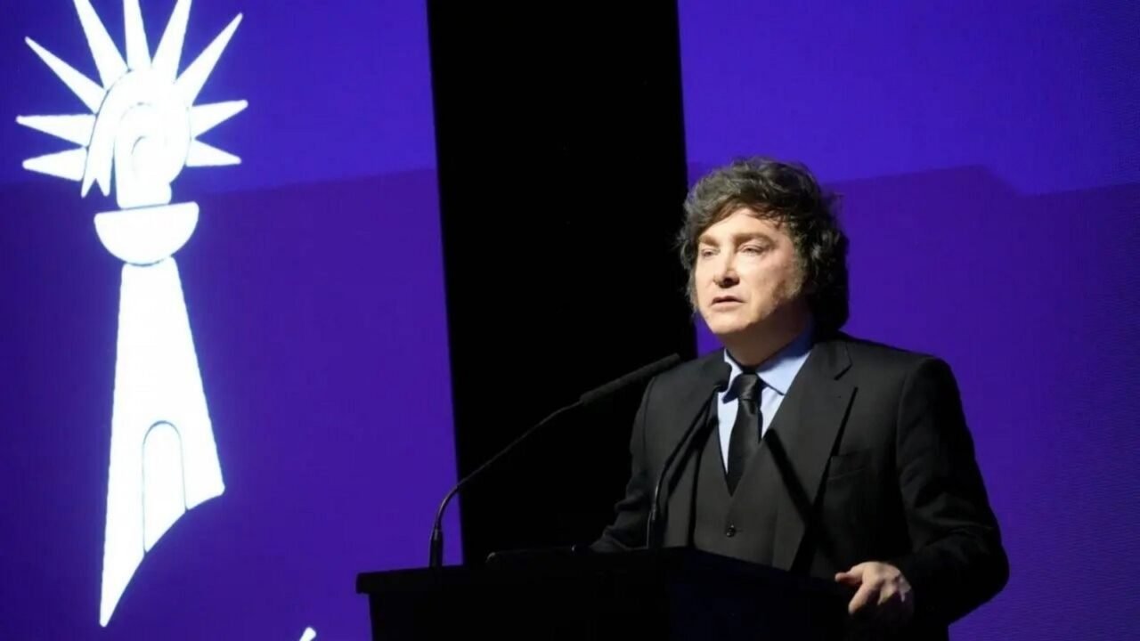 Fuerte repudio contra Milei por pedir «hoguera» para periodistas