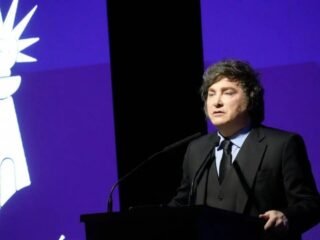 Fuerte repudio contra Milei por pedir «hoguera» para periodistas