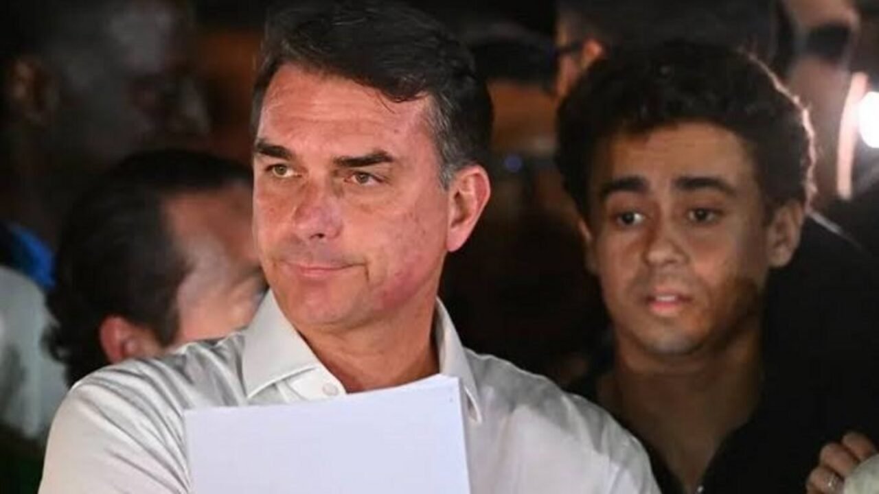 Diputados de Bolsonaro se reúnen tras su huida a EE.UU y el PT pide su detención