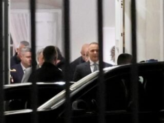 El presidente de Polonia interrumpe viaje por protestas tras la suspensión de la autoridad máxima del Tribunal Constitucional