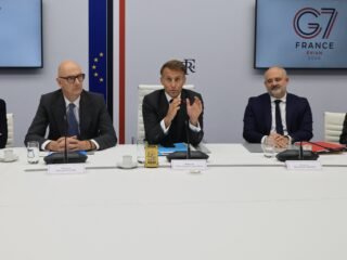 Las potencias del G7 anunciaron la liberación de reservas estratégicas para controlar el precio del barril de petróleo