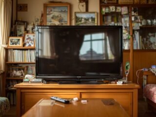Qué hacer con el TV antiguo que tenemos en casa y cómo convertirlo en Smart TV