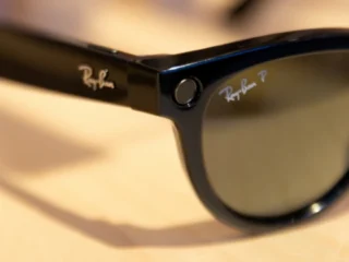 Meta le quitó la cámara a sus lentes Ray-Ban, pero ya no deja desactivar el guardado de audio