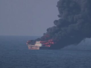 Estados Unidos destruyó un velero vinculado al régimen iraní que vigilaba a su Armada en el golfo de Omán