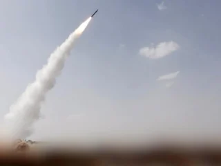 Las fuerzas saudíes afirmaron haber interceptado dos misiles disparados por los rebeldes hutíes de Yemen