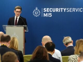 Las universidades británicas piden a sus académicos revelar vínculos con China tras un alerta de espionaje