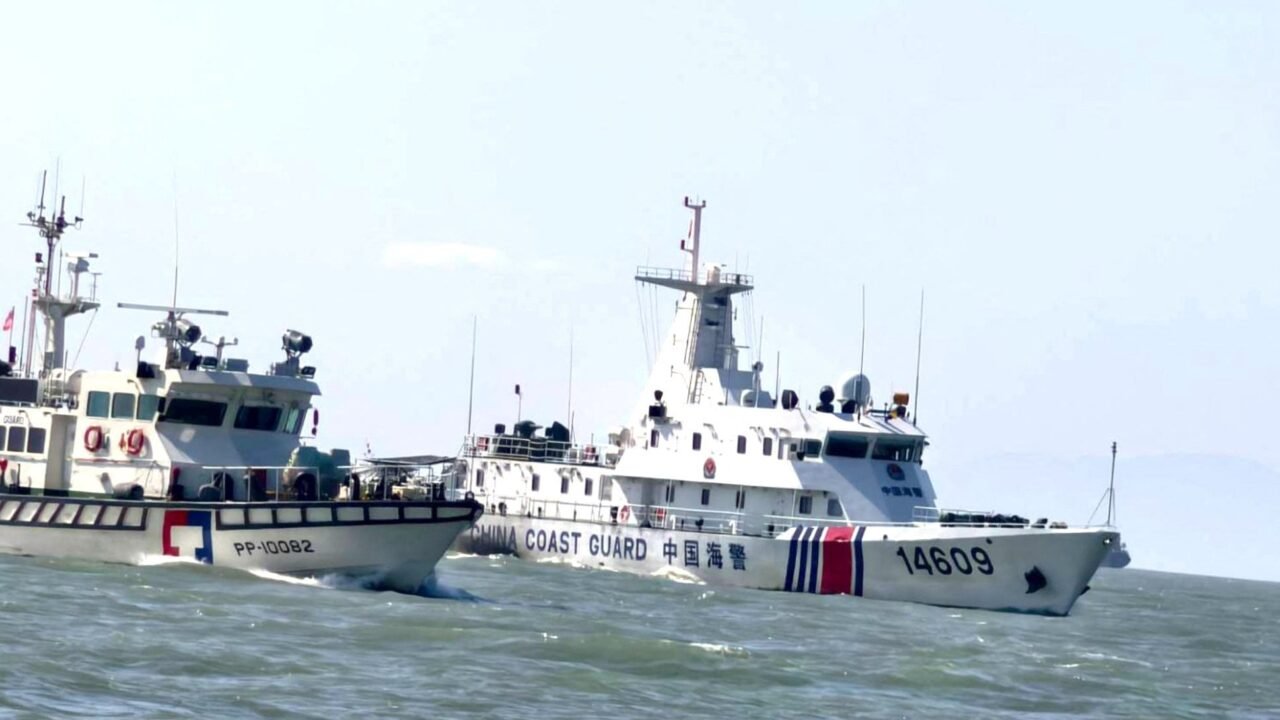 La Guardia Costera de Taiwán expulsó con cañones de agua a un pesquero chino cerca de las islas Pratas