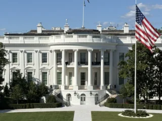 Estados Unidos propone restringir las inversiones en sectores tecnológicos de Irán, Corea del Norte, Rusia y Cuba