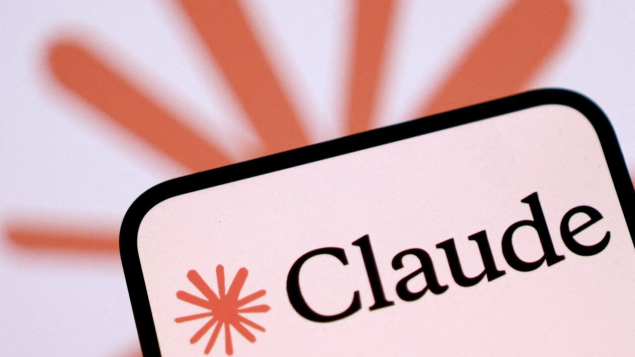 Anthropic sigue humanizando a Claude: ahora toma medidas contra usuarios que abusan verbalmente del chatbot