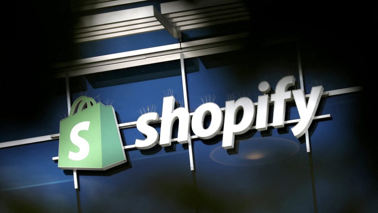 Shopify permite que cualquier asistente de IA compre dentro de su catálogo de mil millones de productos
