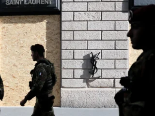 Milán bajo custodia militar: 500 uniformados vigilan la ciudad y los comercios se blindan ante posibles nuevas protestas
