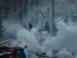 Italia se sumó a la ola de protestas en Europa: manifestantes se enfrentaron a la policía y anunciaron una huelga general