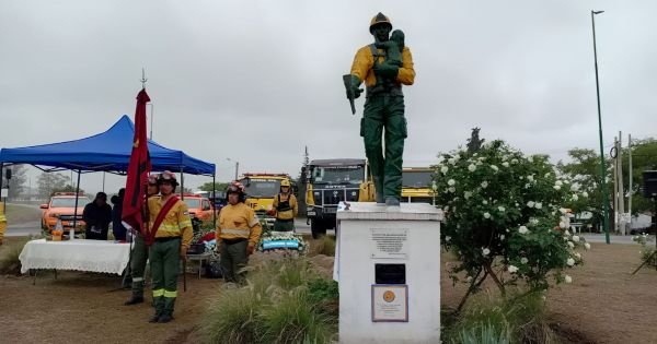 Salta homenajea a los brigadistas forestales que murieron combatiendo el fuego en Guachipas