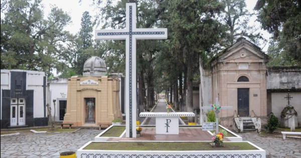 Se vienen los días de los fieles difuntos: horarios de misas y cementerios