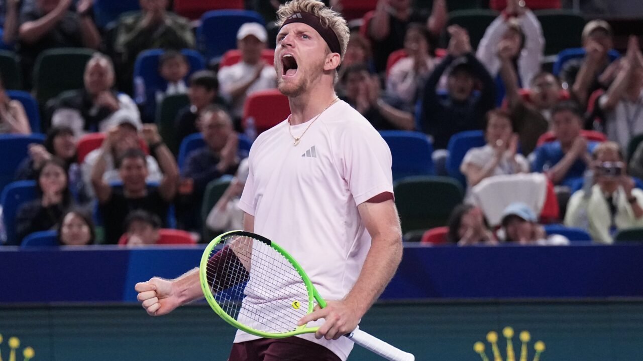 Davidovich venció a Zverev y dio la gran sorpresa en Shanghái