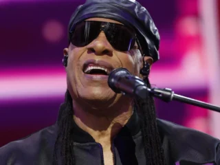 La exprometida de Stevie Wonder lo llama «manipulador» en medio de la batalla legal por su casa