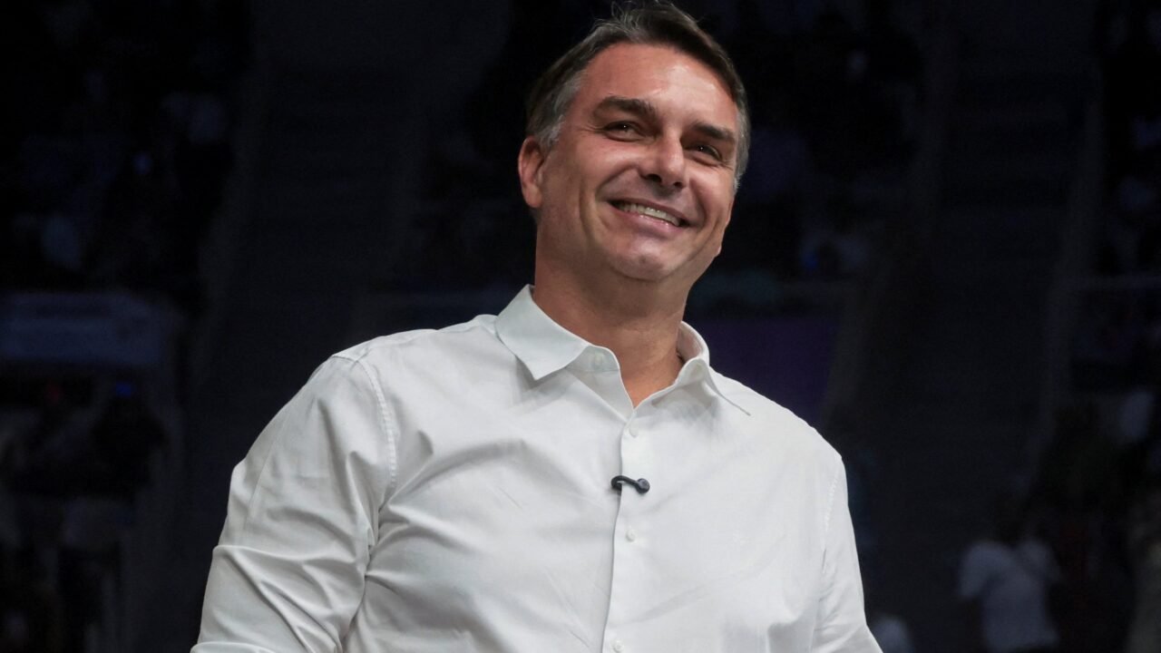 De cara al balotaje, Bolsonaro recibió el apoyo de la mayoría de los líderes del partido más tradicional de Brasil