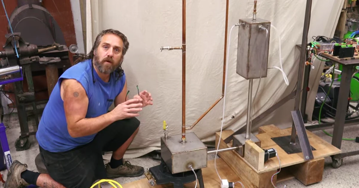 Youtuber construye refrigerador que utiliza fuego y sal para enfriar sin electricidad