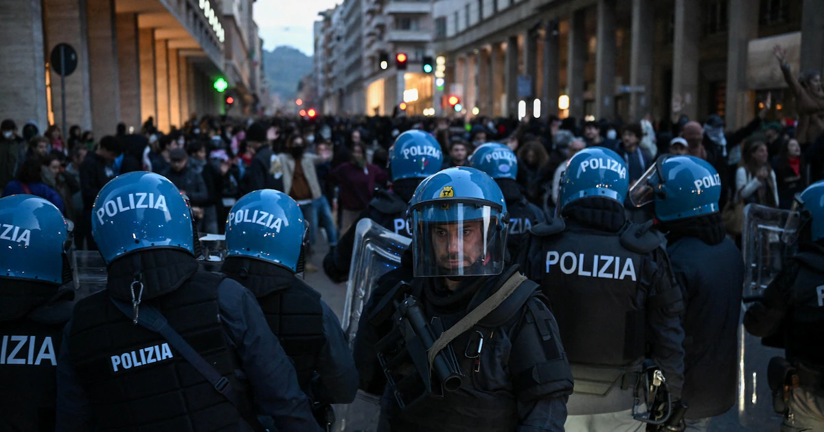 Manifestantes italianos desafiaron el fuerte operativo de seguridad de Meloni y volvieron a chocar con la Policía