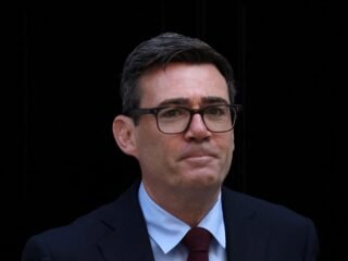 Tras afirmar que Rusia intervino en el Brexit, el primer ministro británico pidió reforzar los lazos con la UE