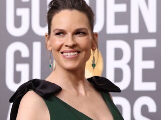 Hilary Swank habló de las ventajas de ser madre después de los 45 años: «Soy mucho más paciente»
