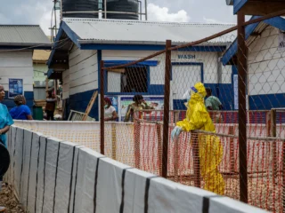 Nigeria confirmó un caso importado de ébola en Abuya en una paciente procedente de Uganda