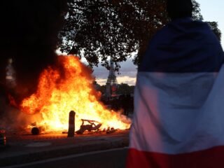 Emmanuel Macron advirtió que los autores de las violentas protestas en Francia “serán perseguidos y castigados”